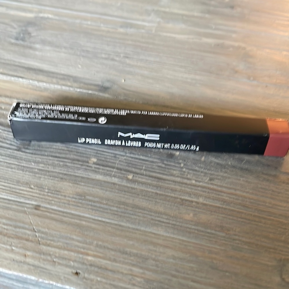Mac lip liner